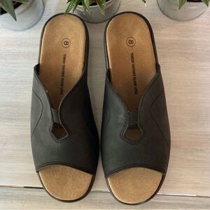 Black Tender Tootsies Cloud Lites Sandals Size: 8.